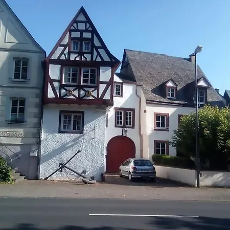 Beautiful Half-timbered House In 베른카슈텔쿠에스